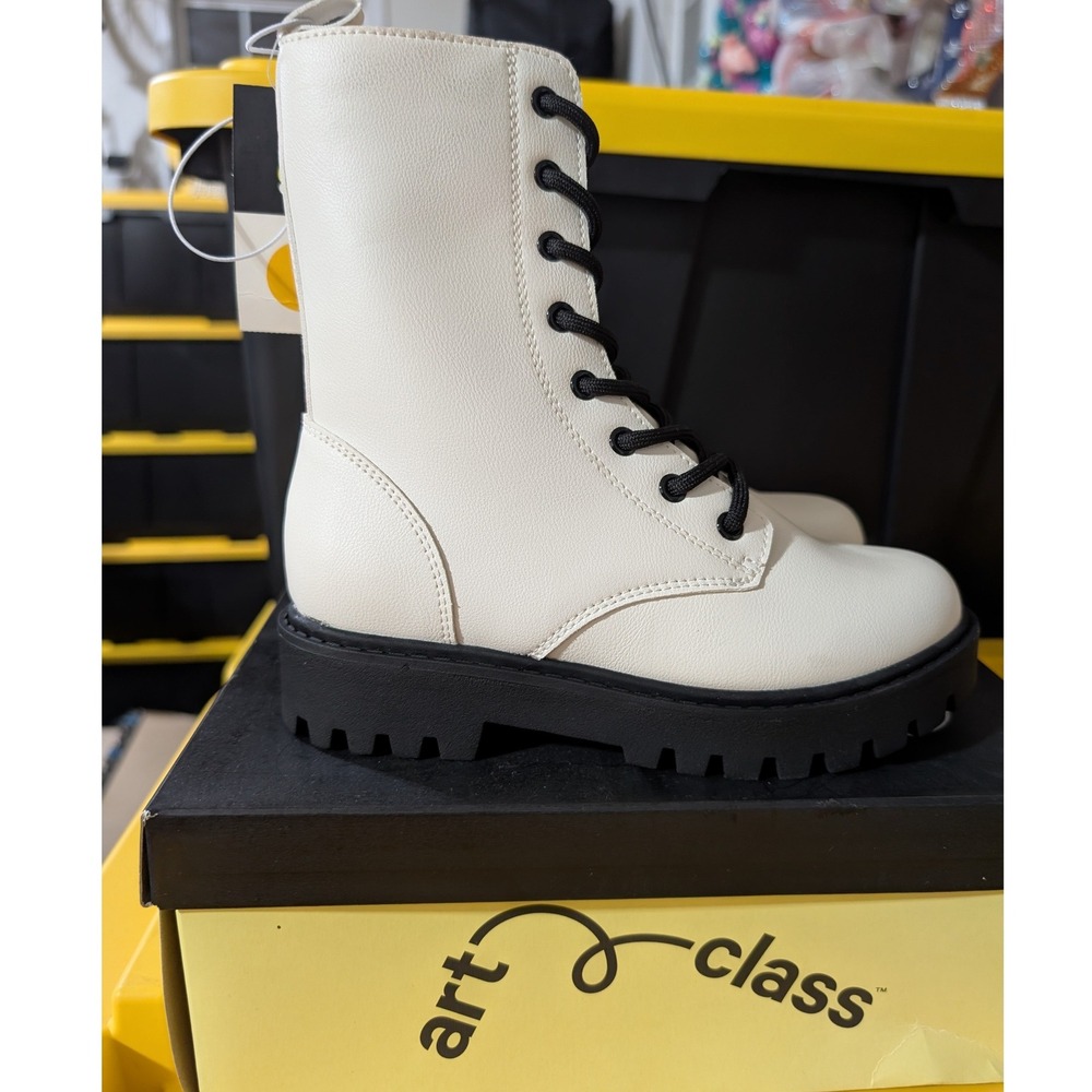 Art Class Khari Cream Combat Boots Kids Size 1 Easy On-and-Off Side Zip Lug Sole